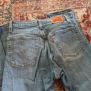 LEVI STRAIGHT LEG JEANS